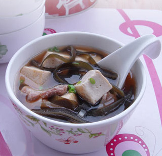 Суп с морскими водорослями и тофу